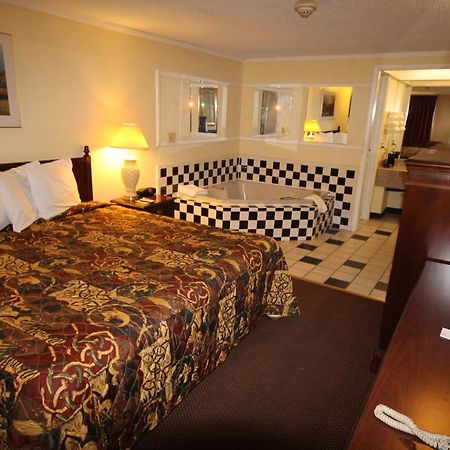Rodeway Inn & Suites Саґіно Номер фото