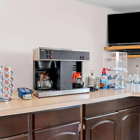 Rodeway Inn & Suites Саґіно Екстер'єр фото
