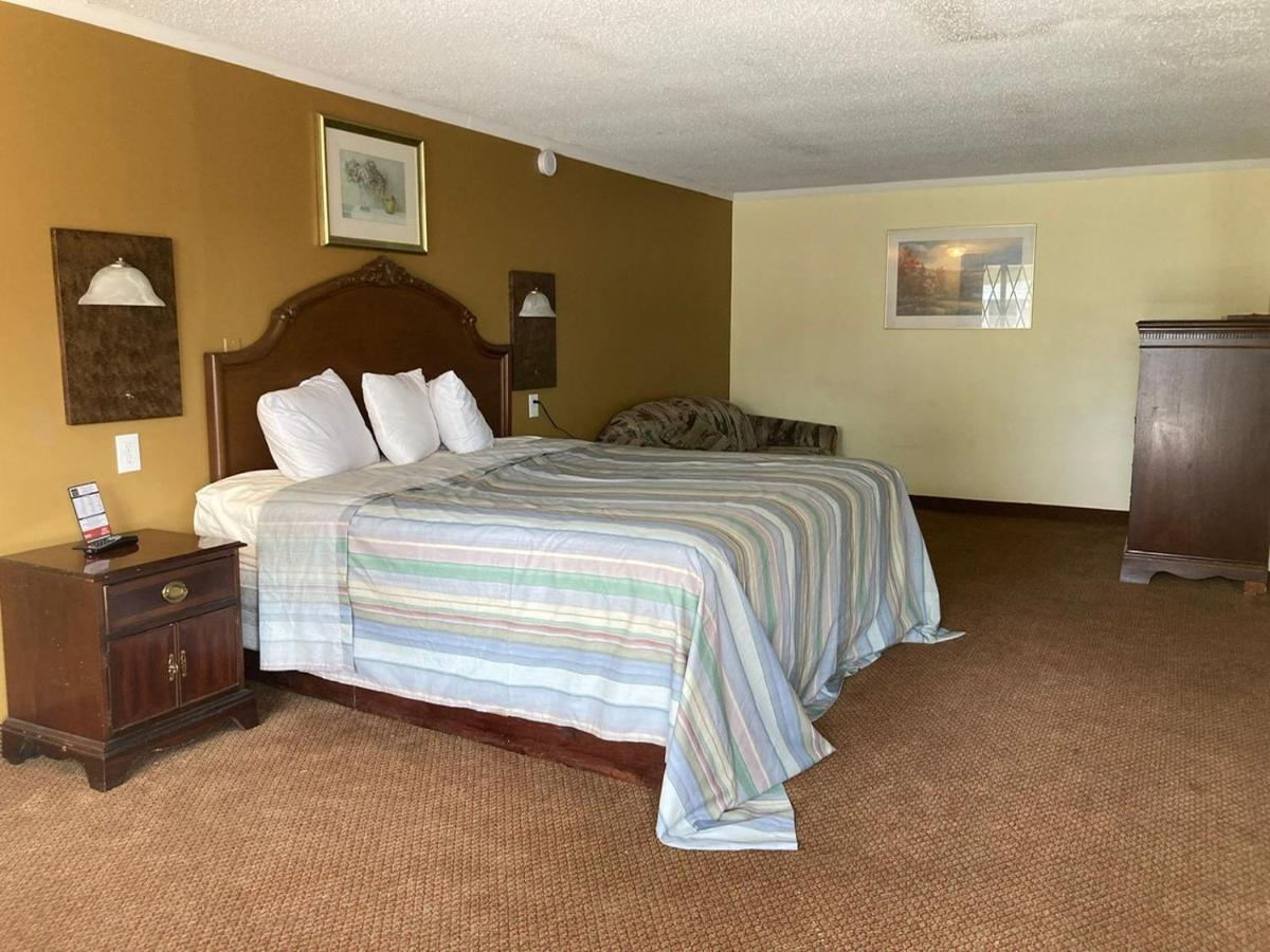 Rodeway Inn & Suites Саґіно Екстер'єр фото