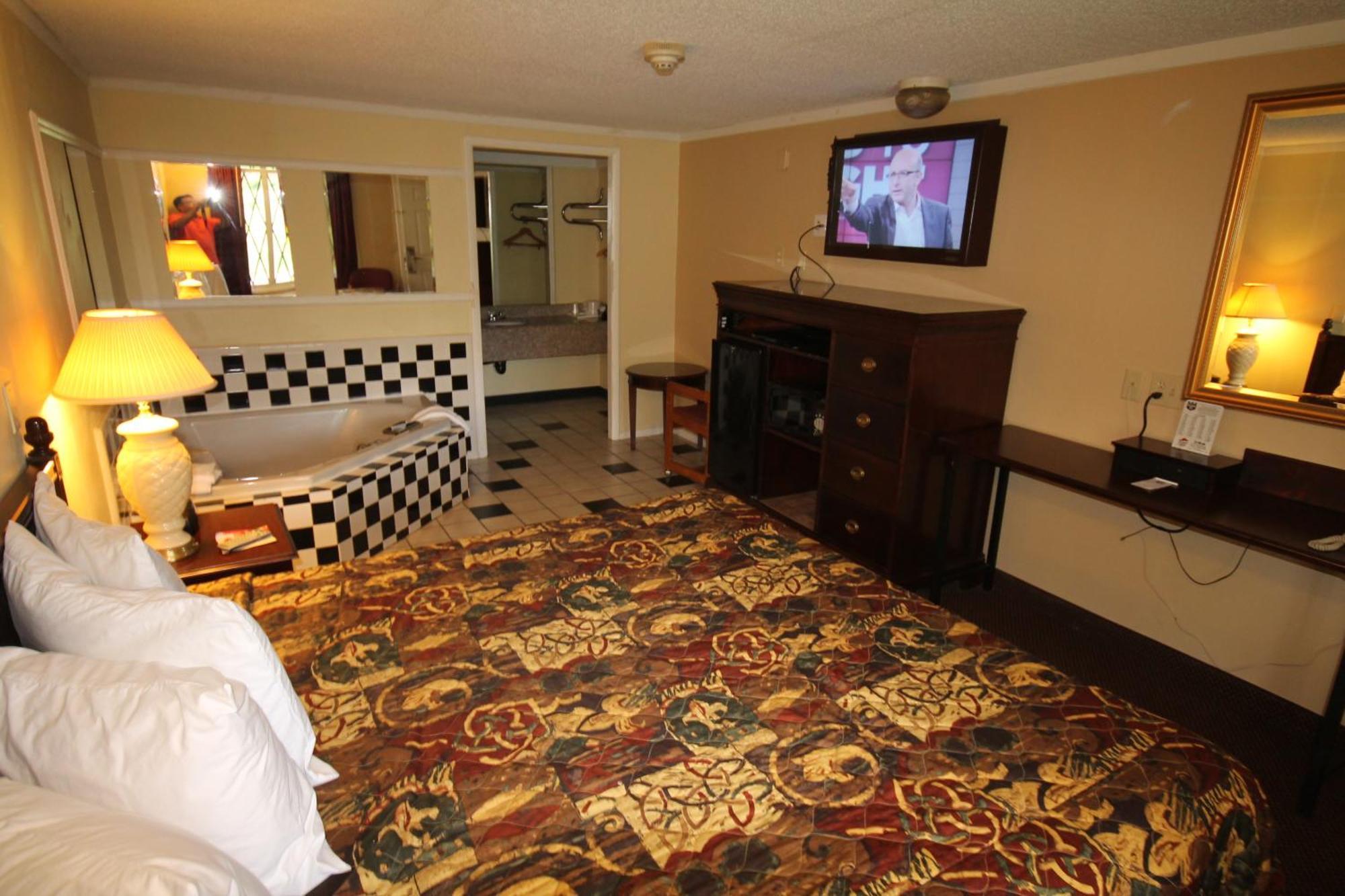 Rodeway Inn & Suites Саґіно Екстер'єр фото