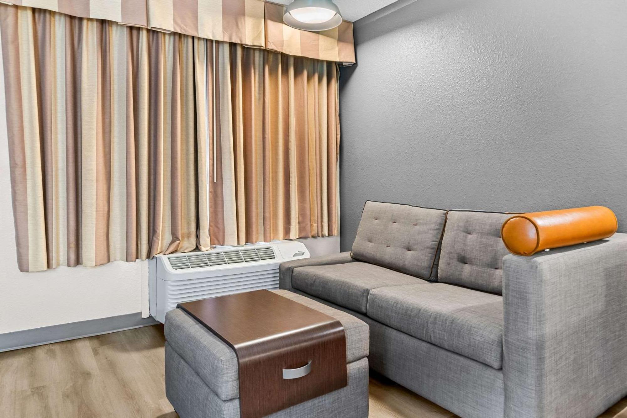 Rodeway Inn & Suites Саґіно Екстер'єр фото