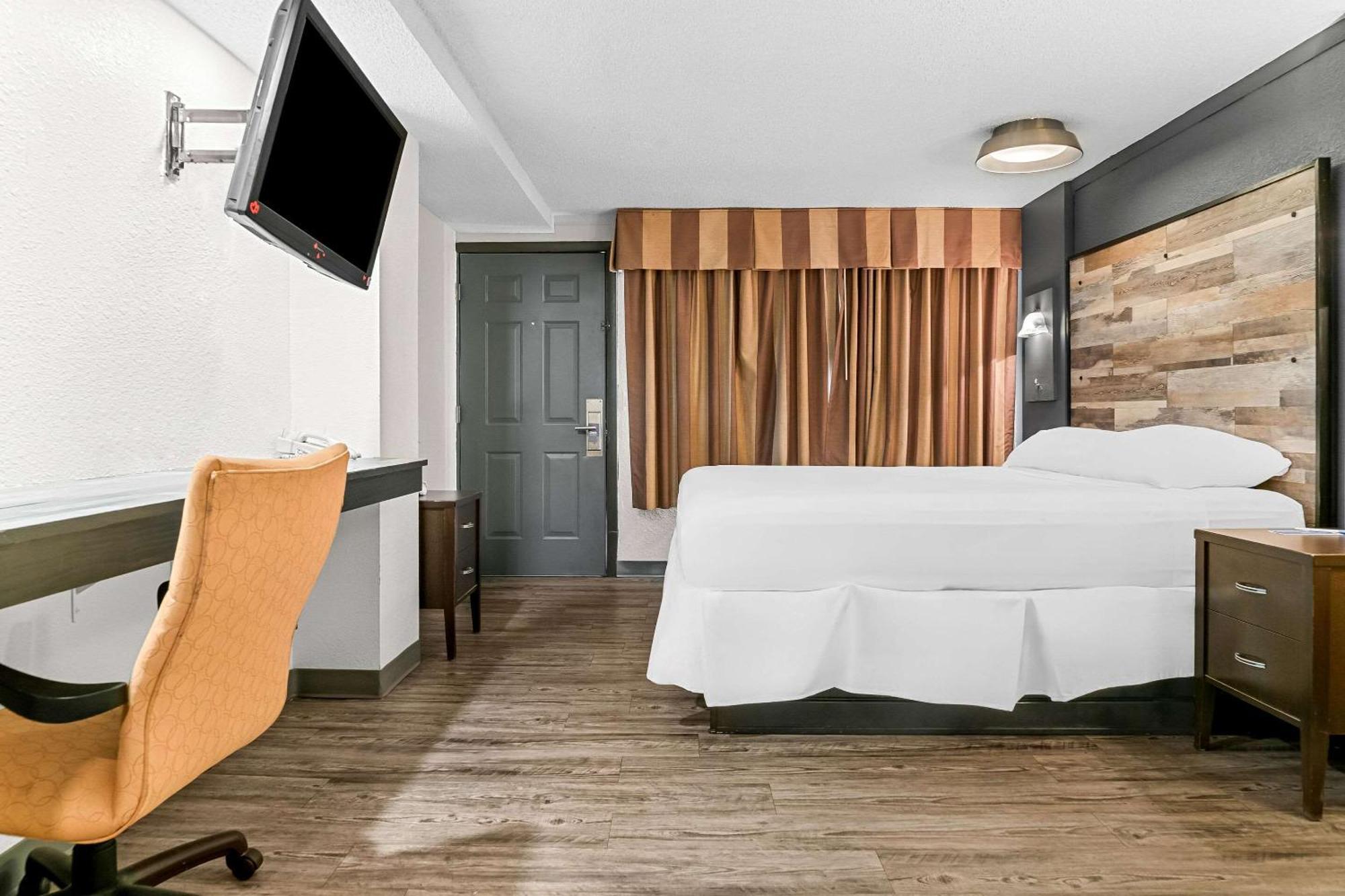 Rodeway Inn & Suites Саґіно Екстер'єр фото