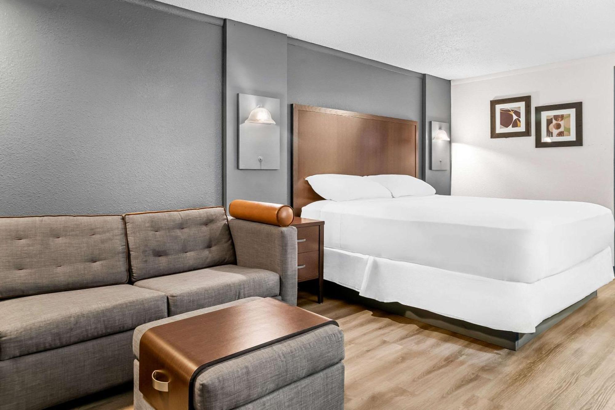 Rodeway Inn & Suites Саґіно Екстер'єр фото