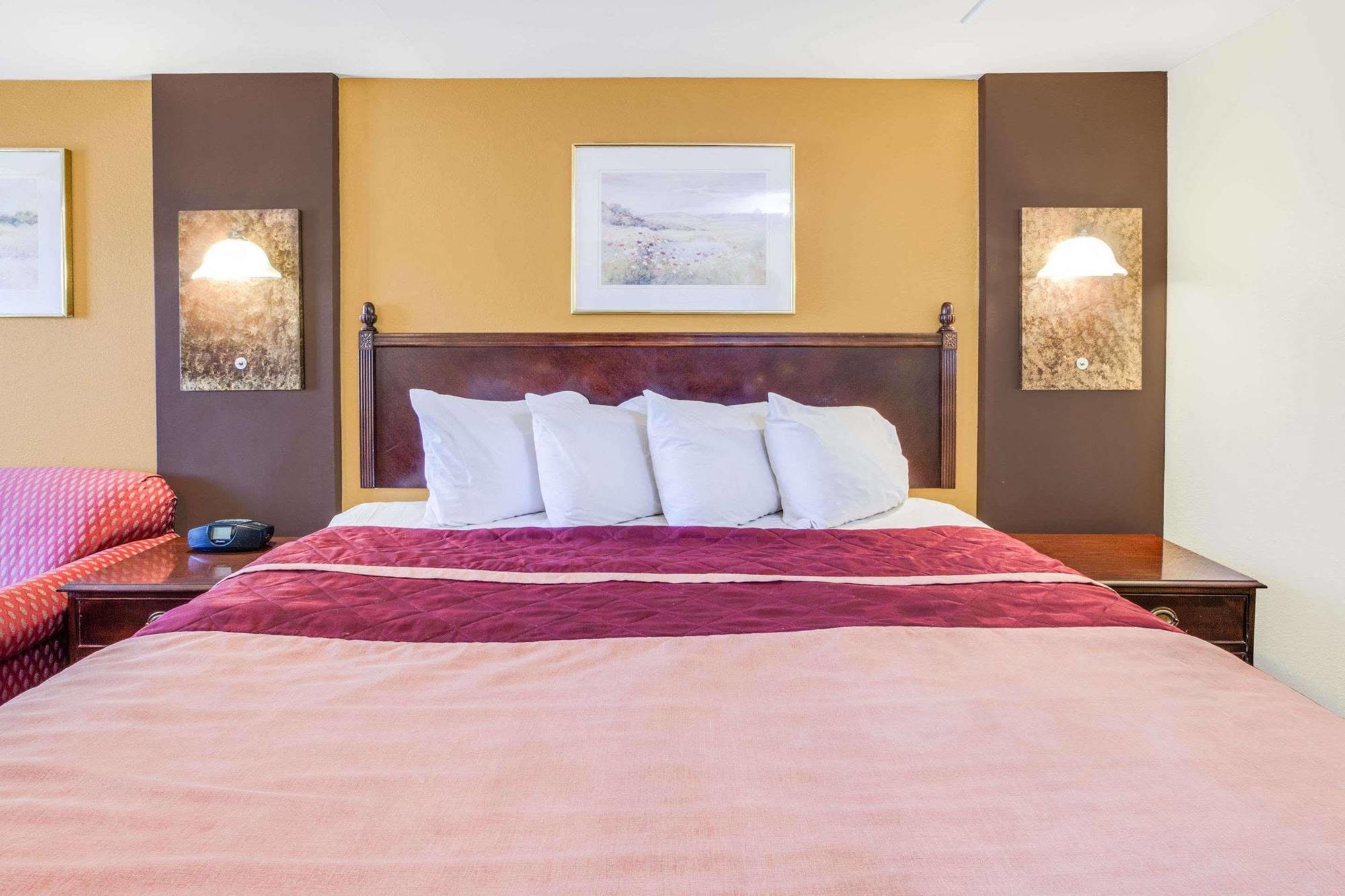 Rodeway Inn & Suites Саґіно Екстер'єр фото