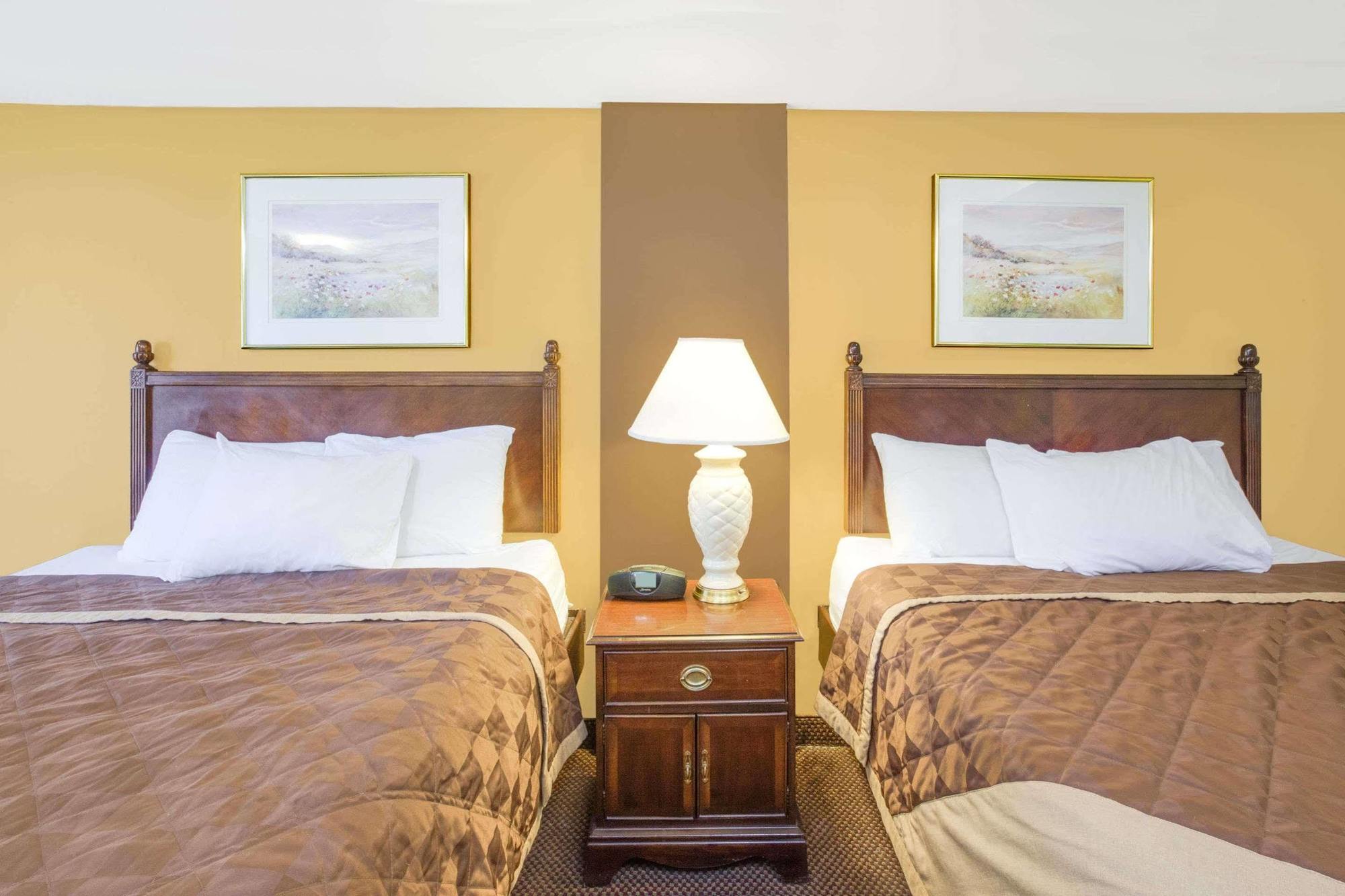 Rodeway Inn & Suites Саґіно Екстер'єр фото