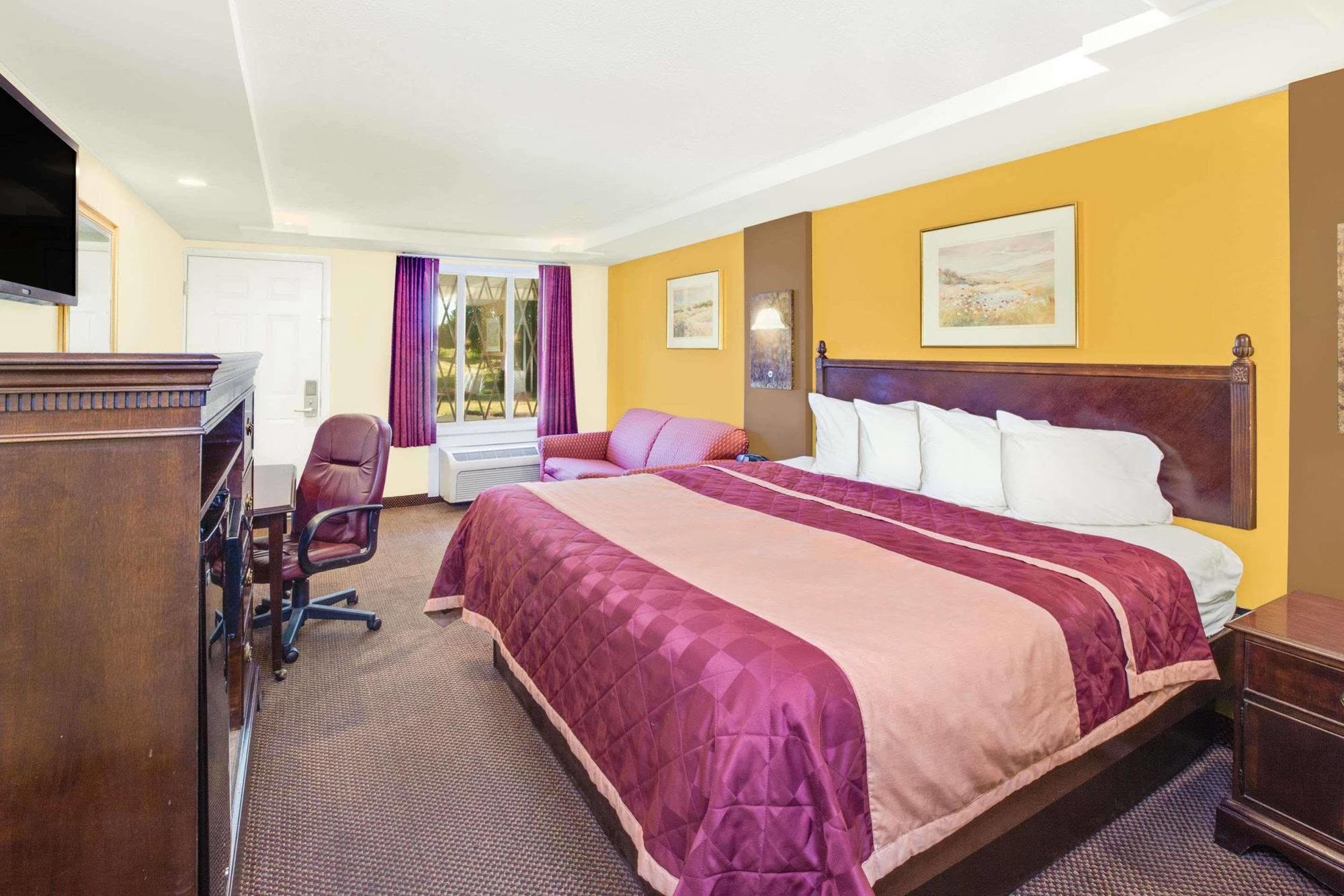 Rodeway Inn & Suites Саґіно Екстер'єр фото